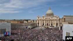 Tòa thánh Vatican kiên quyết khẳng định rằng chỉ có họ mới có quyền tấn phong các giám mục ở Trung Quốc