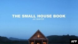 Bìa cuốn sách "The Small House Book" của Jay Shafer