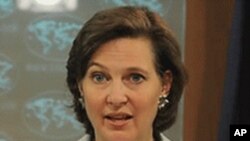 Phát ngôn viên Bộ Ngoại giao Hoa Kỳ Victoria Nuland nói với rằng Pakistan, nước láng giềng của Afghanistan, đóng một vai trò quan trọng trong việc hỗ trợ cho an ninh Afghanistan