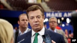 Người quản lý chiến dịch vận động của ông Trump, Paul Manafort, nói chuyện với các phóng viên ở Cleveland, 17/7/2016.