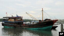 Tàu đánh cá Trung Quốc bị bắt giữ neo tại cảng Honda Bay Wharf ở thành phố Puerto Princesa, Tây Philippines. ngày 12/5/2014.