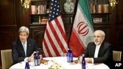 Ngoại trưởng Mỹ John Kerry, trái, và Ngoại trưởng Iran Mohammad Javad Zarif. (Ảnh tư liệu)